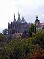 Kutn Hora - katedra w. Barbary widziana przez jesie.